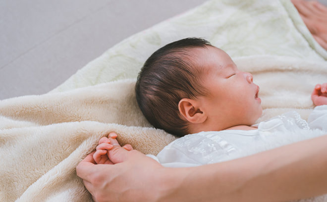 新生児の保湿はいつまで必要なのか？赤ちゃんのために知っておこう すこやかなお肌を育むスキンケア